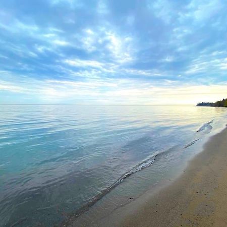 Beautiful Walk Out Basement Apartment In Pickering Near Beach Esterno foto