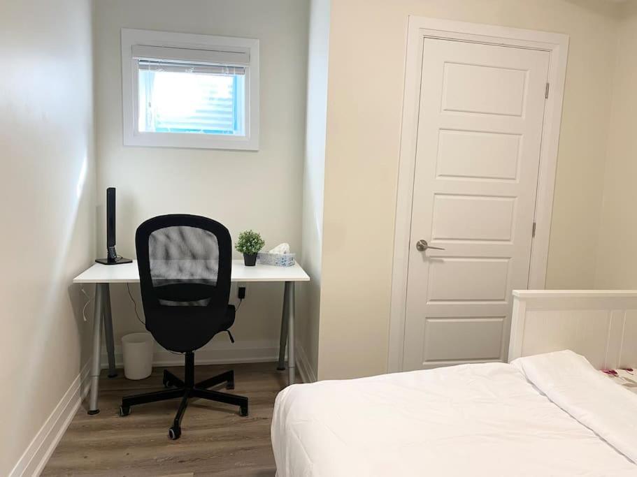 Beautiful Walk Out Basement Apartment In Pickering Near Beach Esterno foto